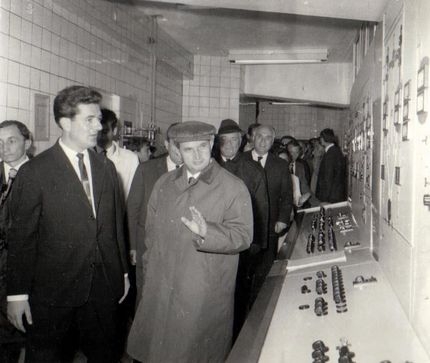 Aspect din timpul vizitei conducătorilor de partid şi de stat în regiunea Bacău (Fabrica de bere Bacău) [Fotografia #A383] Cota: 335/1966